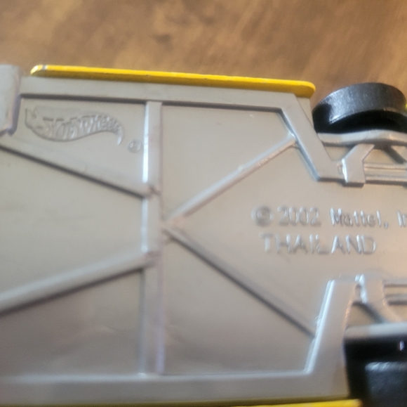 M&M's Colorful Racing Bus - Picture 5 of 6